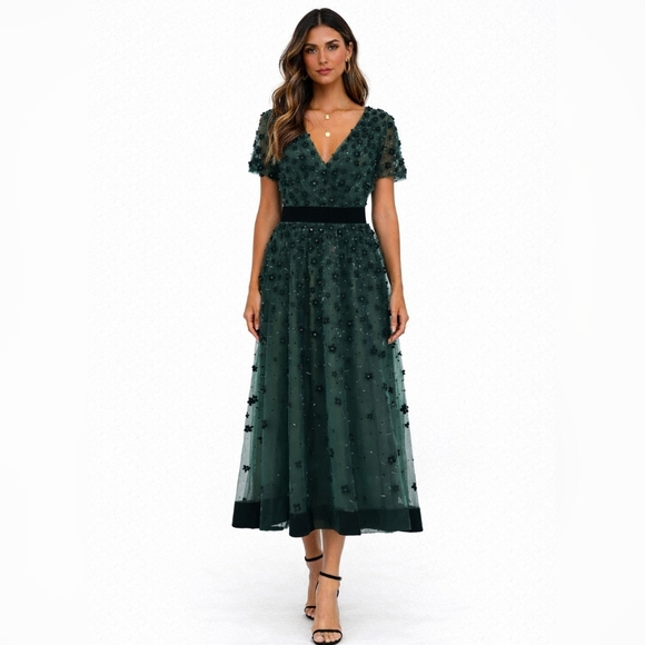 Mac Duggal Dresses & Skirts - Mac Duggal Embellished Butterfly Sleeves Velvet Hem Midi Dress Size 10